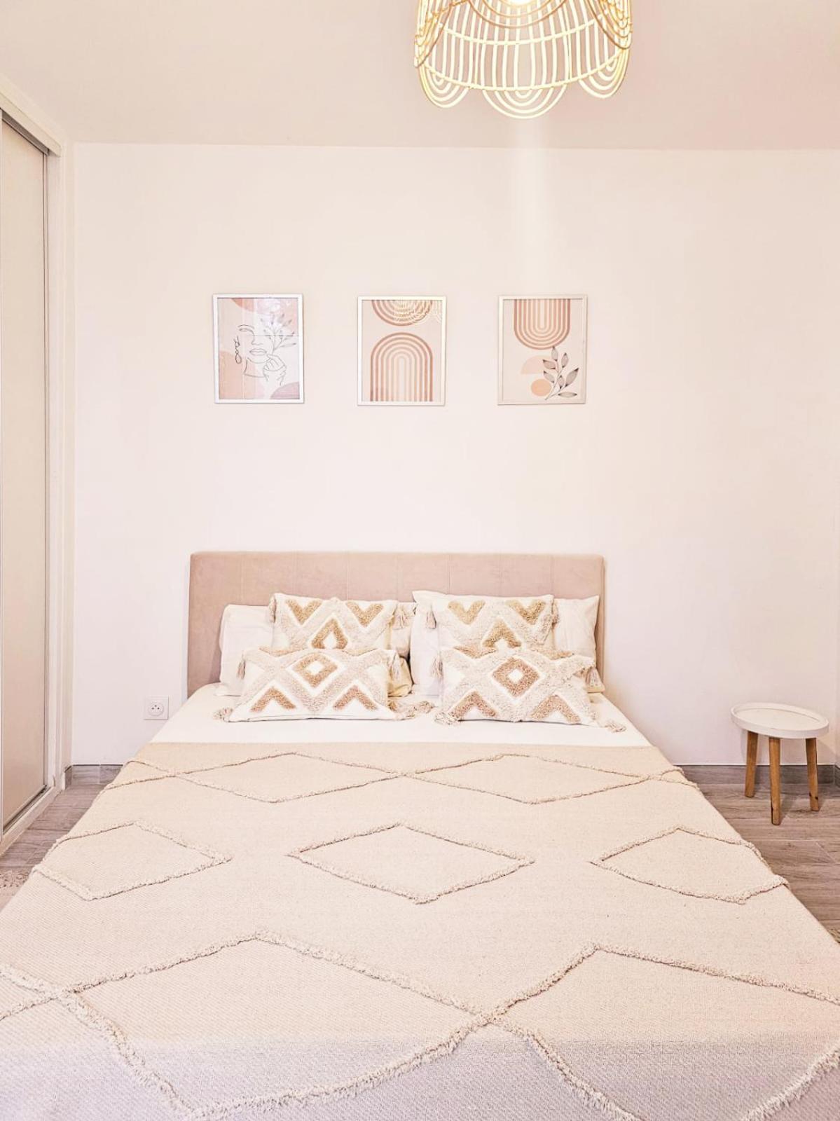 Bed & Breakfast - Entre Paris & Disneyland Roissy-en-Brie Exterior foto